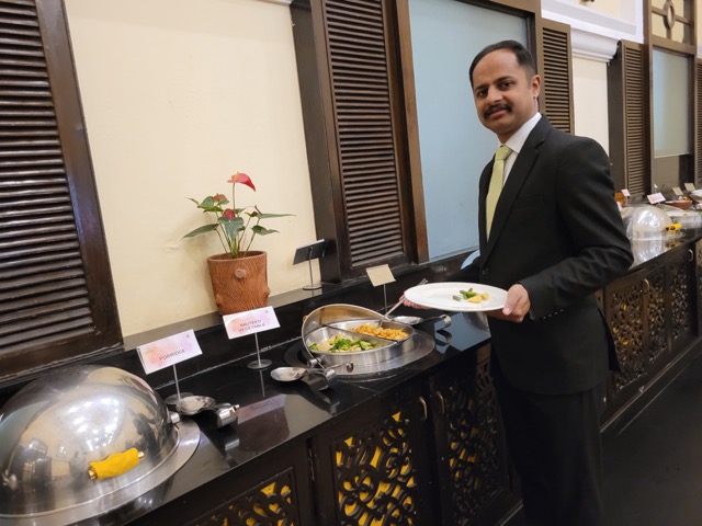 Buffet etiquette by Nachiket Dinning Etiquette